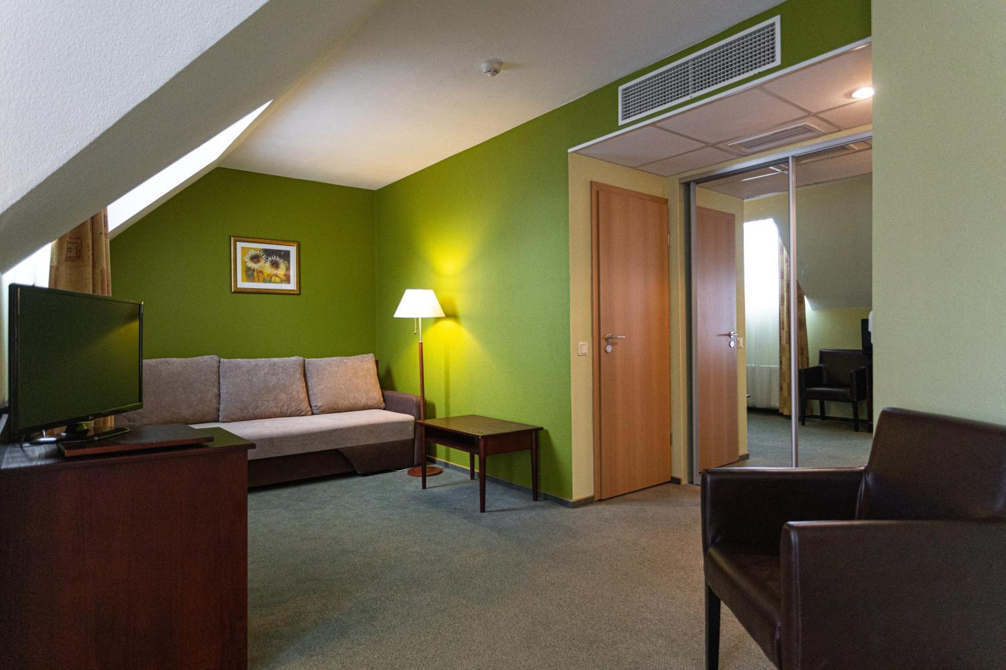 Good Stay Eiropa Hotel Economy Jūrkalne Eksteriør billede