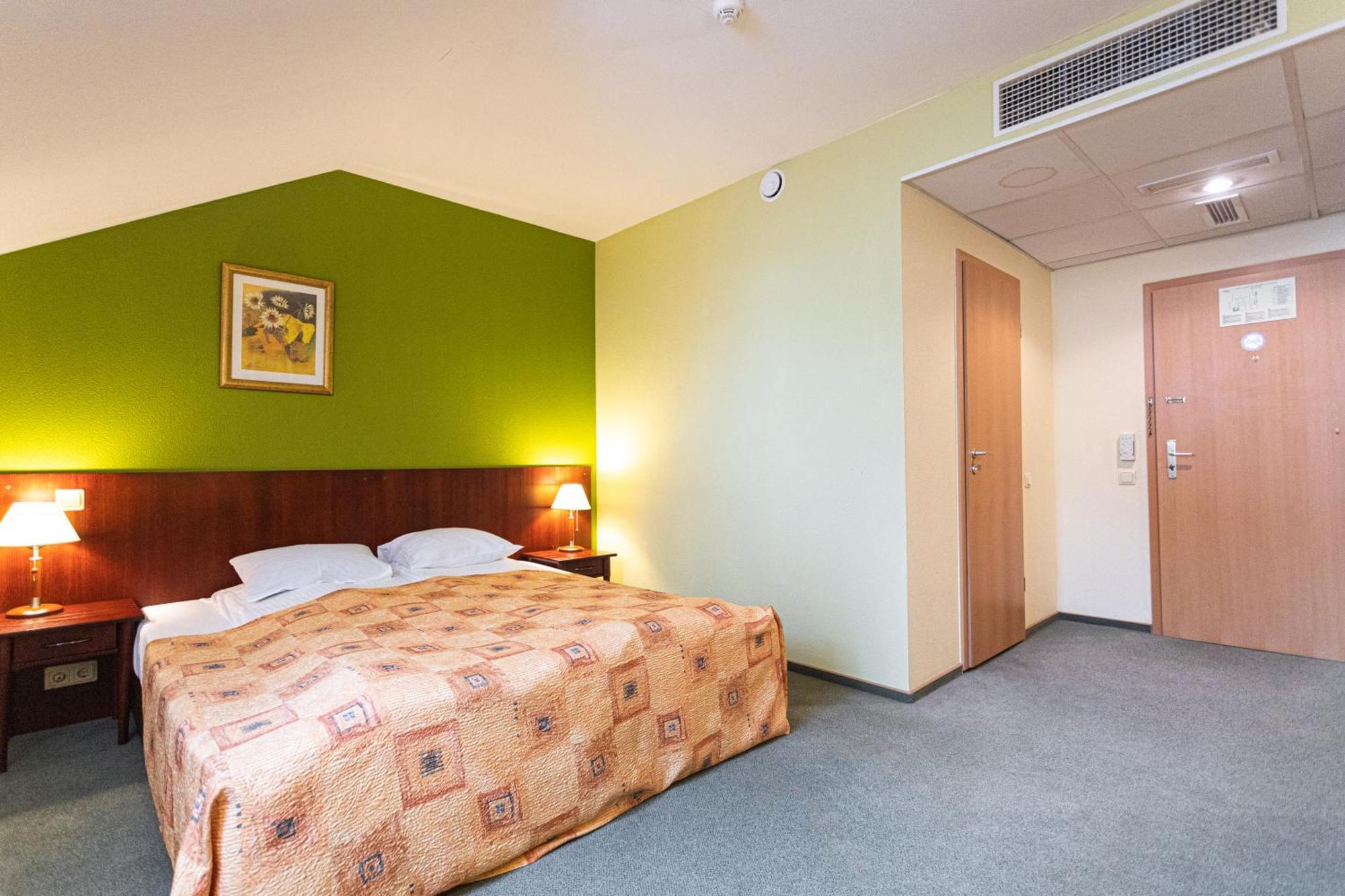 Good Stay Eiropa Hotel Economy Jūrkalne Eksteriør billede